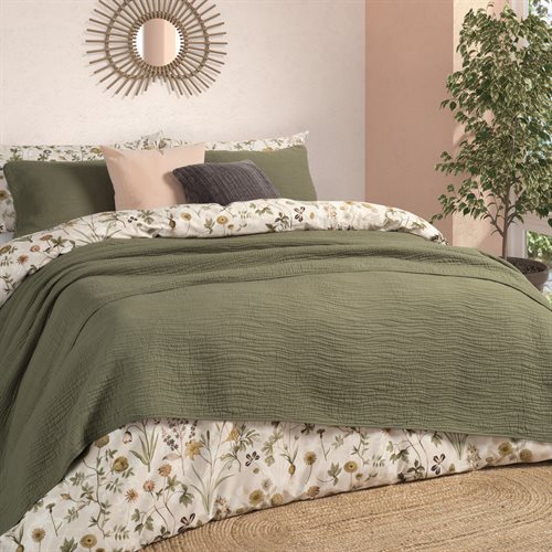 Jazzy solid green quilt